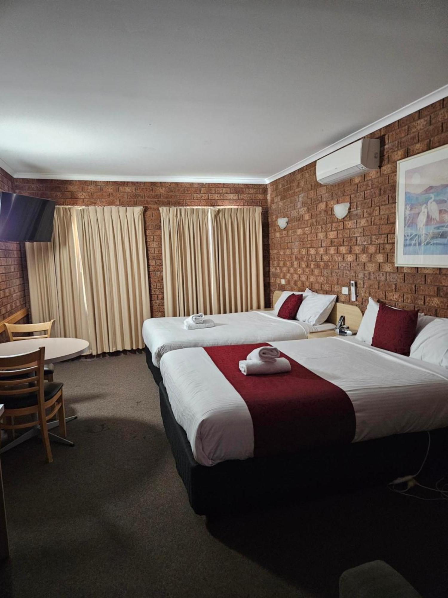 Courtyard Motor Inn シェパートン エクステリア 写真