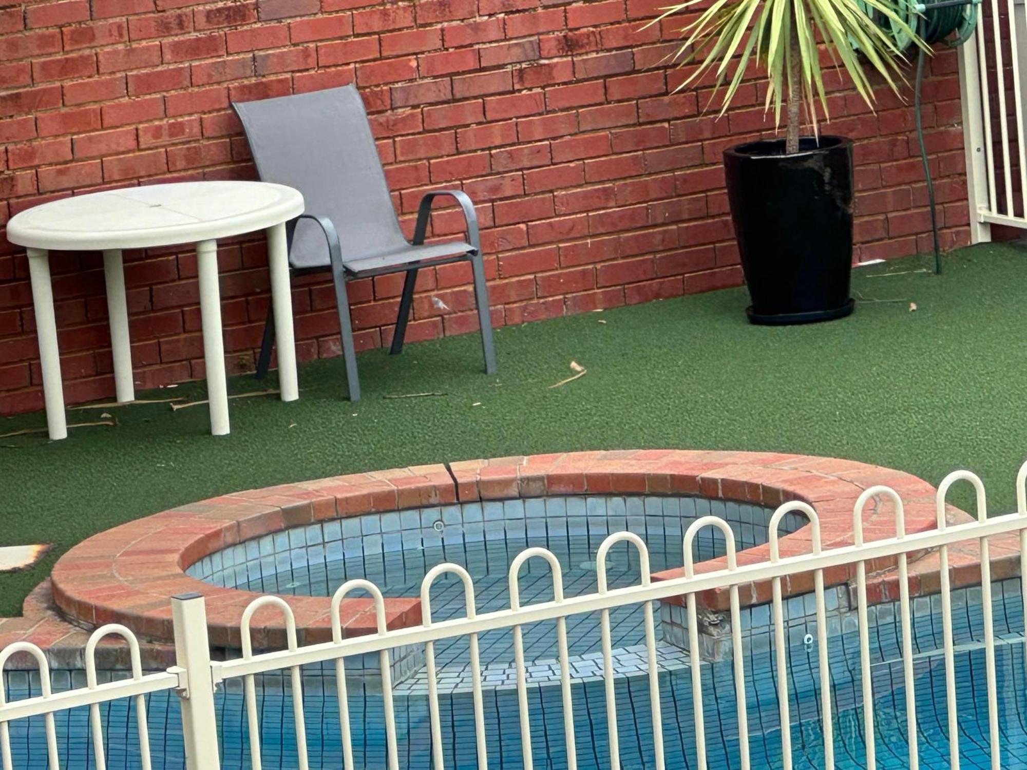 Courtyard Motor Inn シェパートン エクステリア 写真