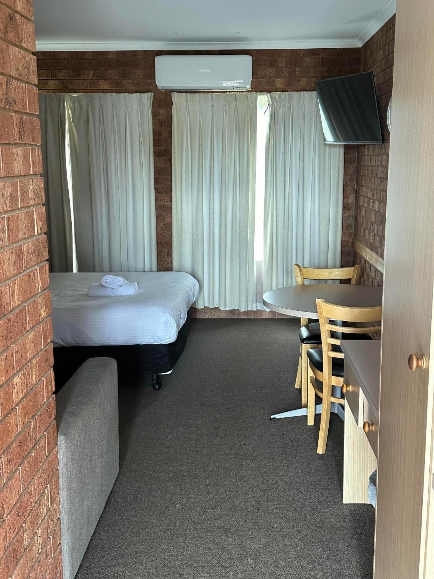 Courtyard Motor Inn シェパートン エクステリア 写真