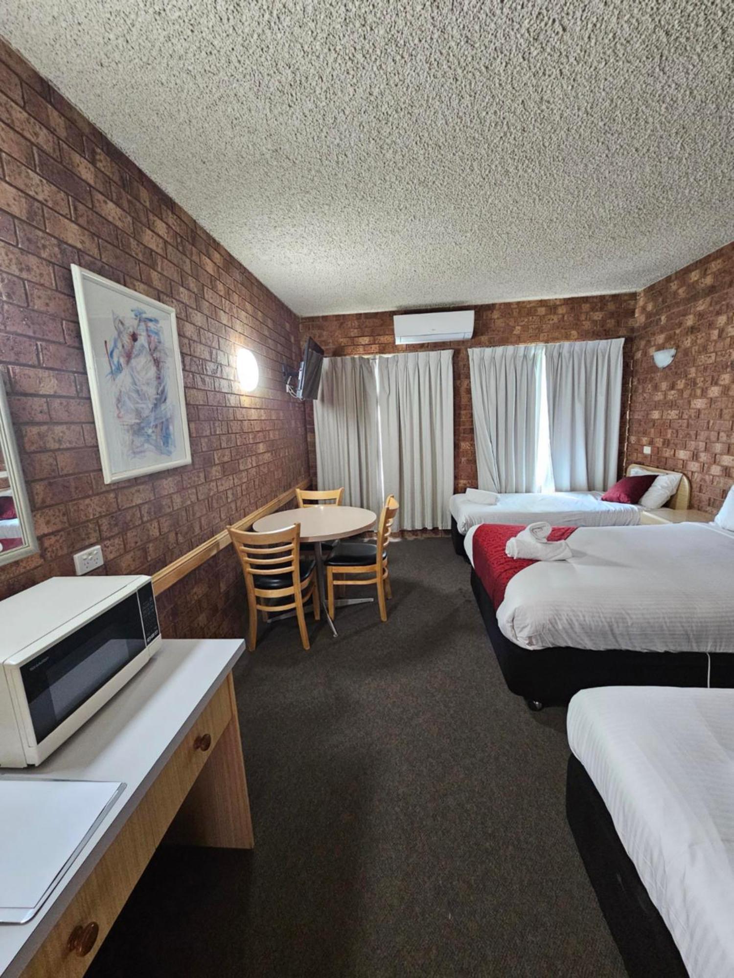 Courtyard Motor Inn シェパートン エクステリア 写真