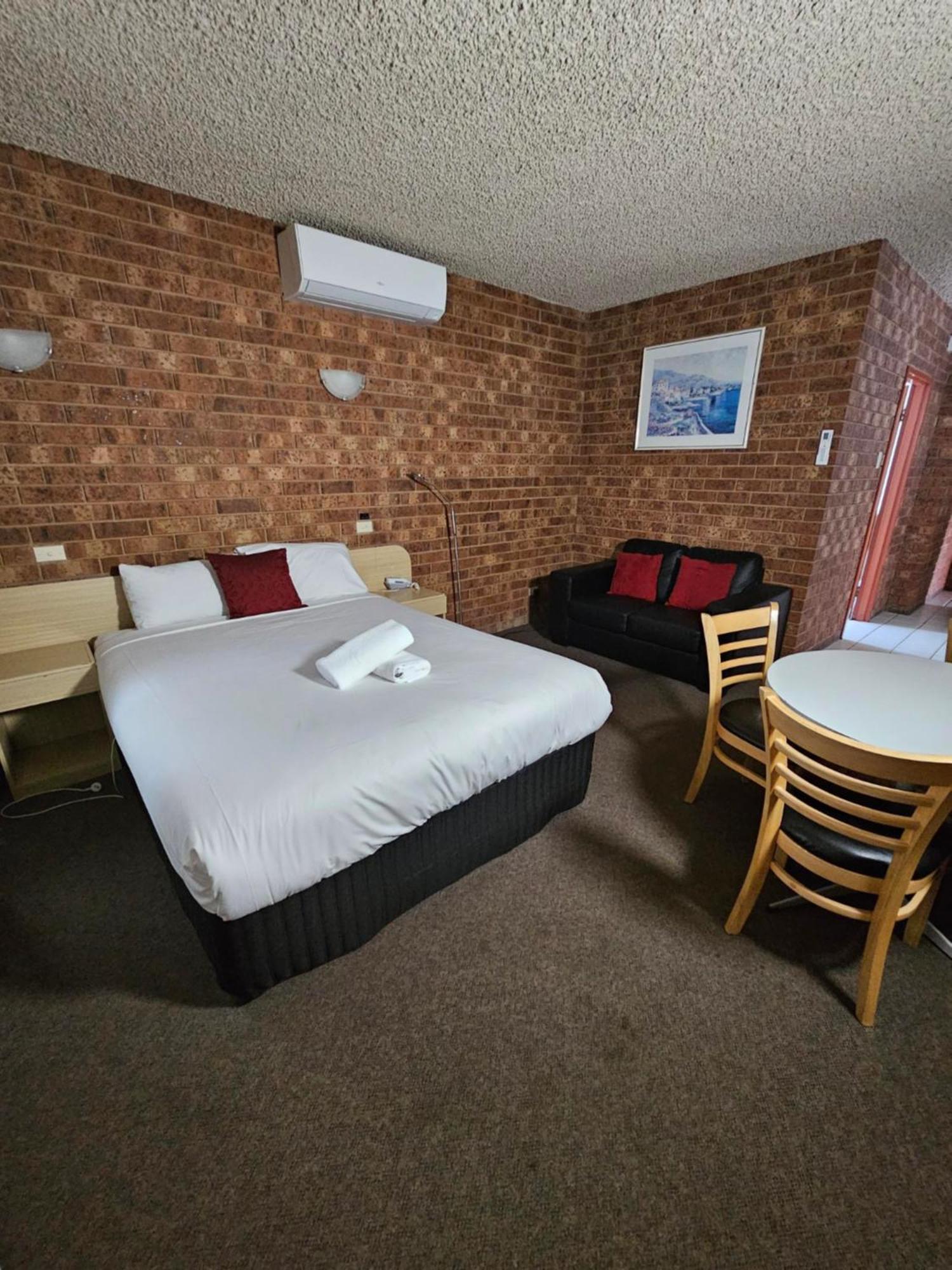 Courtyard Motor Inn シェパートン エクステリア 写真
