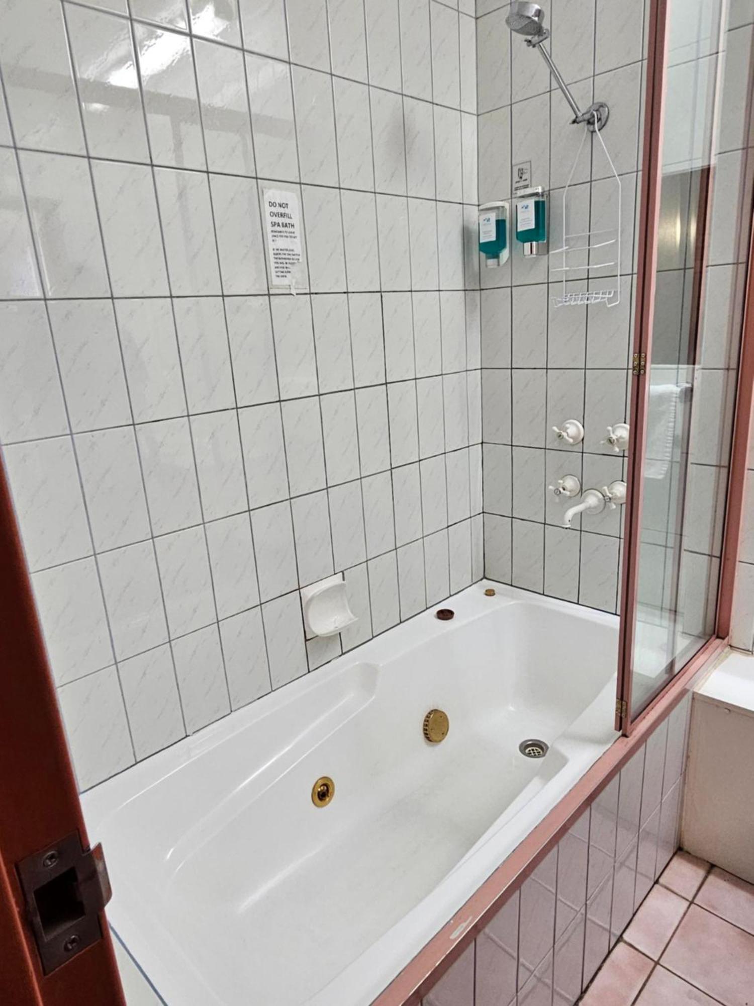 Courtyard Motor Inn シェパートン エクステリア 写真